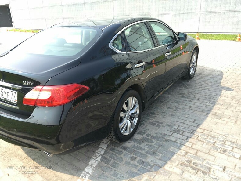  INFINITI M37 13 .