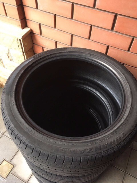 235/45 R18 Bridgestone Turanza.  