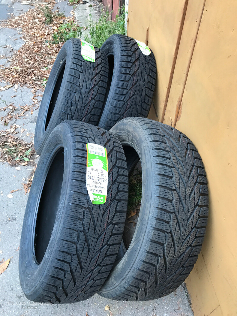    Nokian Hakka R2 235/55/19,  35000