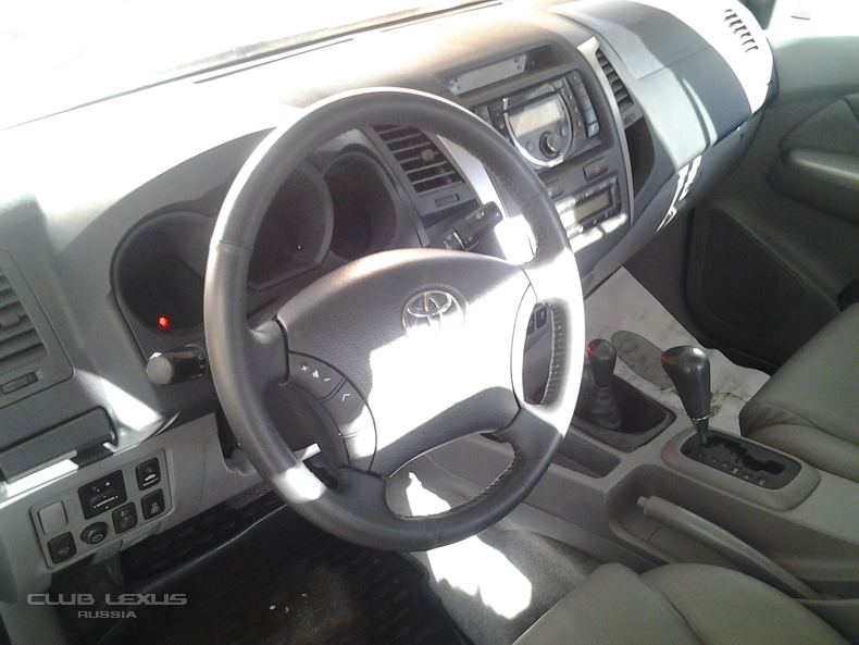  Toyota Highlux VII 3.0 D 2011  147   1045000 