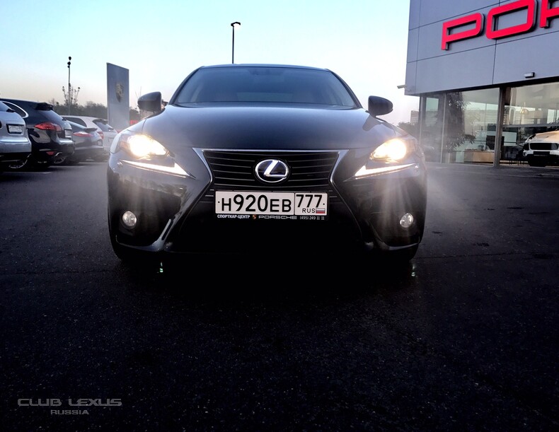  Lexus IS300h 2014. 