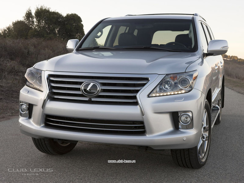 Lexus LX570 vs Range Rover Vogue (NEW)