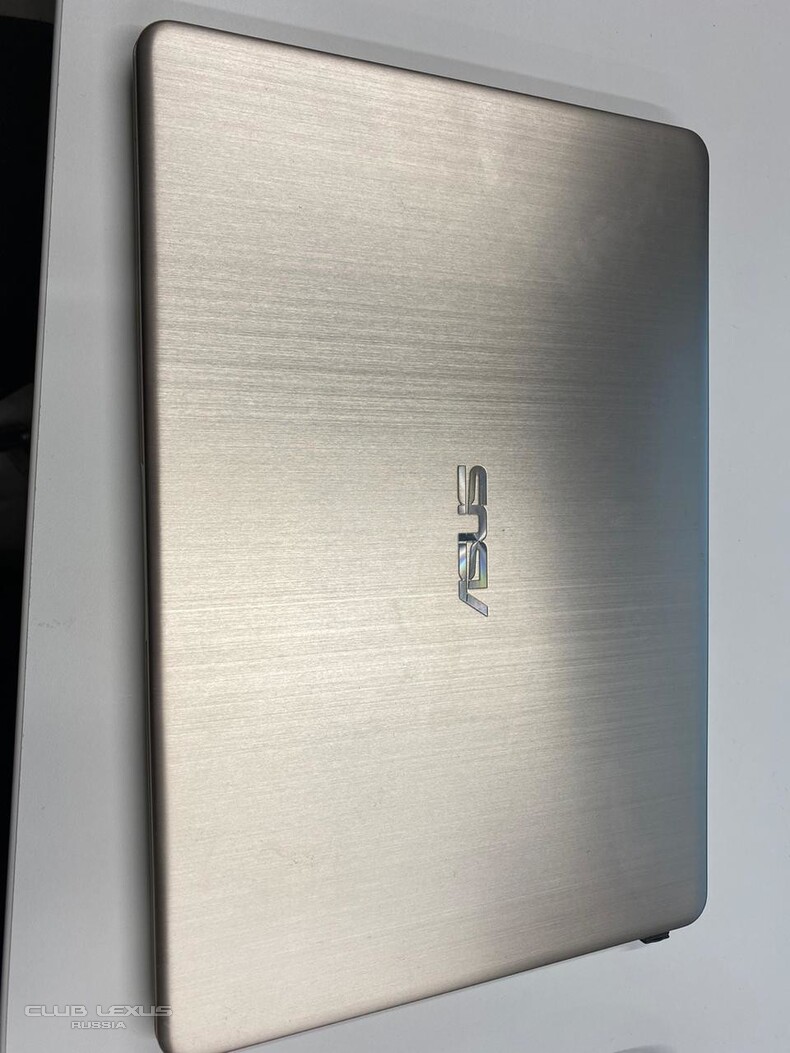   ASUS VivoBook S14