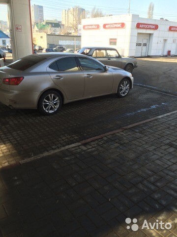  R17    Lexus is