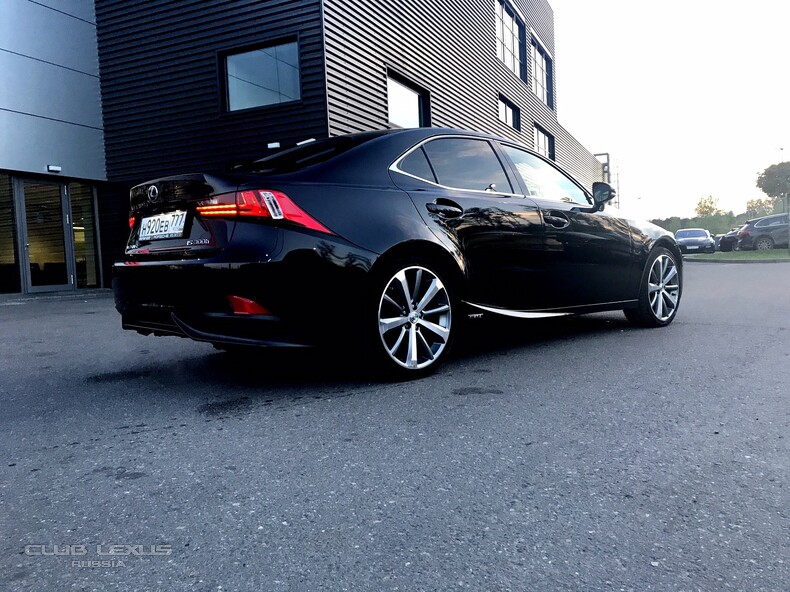  Lexus IS300h 2014. 