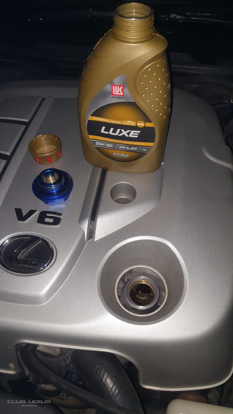 Масло в  двигатель: как и что лить