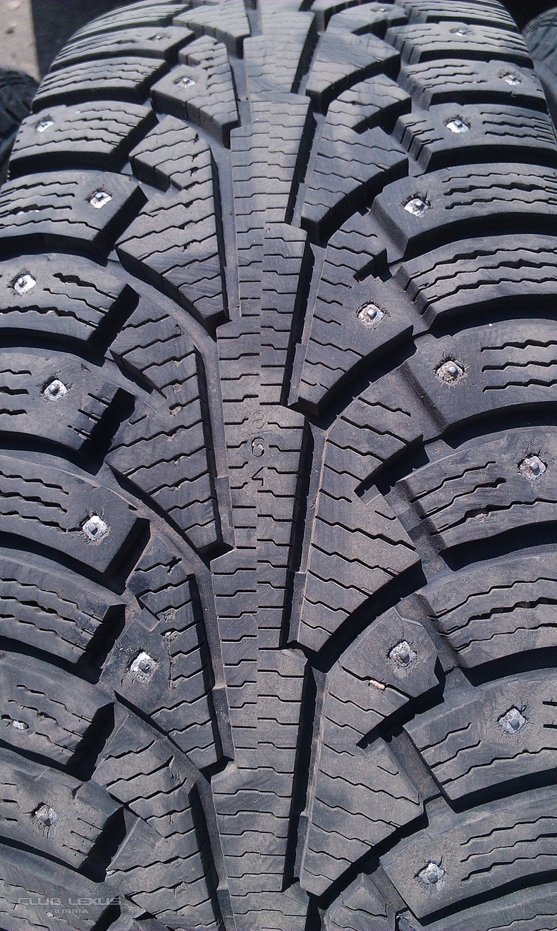    Nokian Hakkapeliitta 5. 215/60 R17