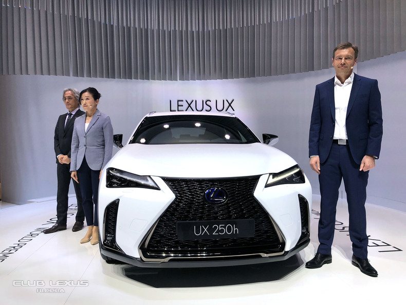     Lexus UX.     !