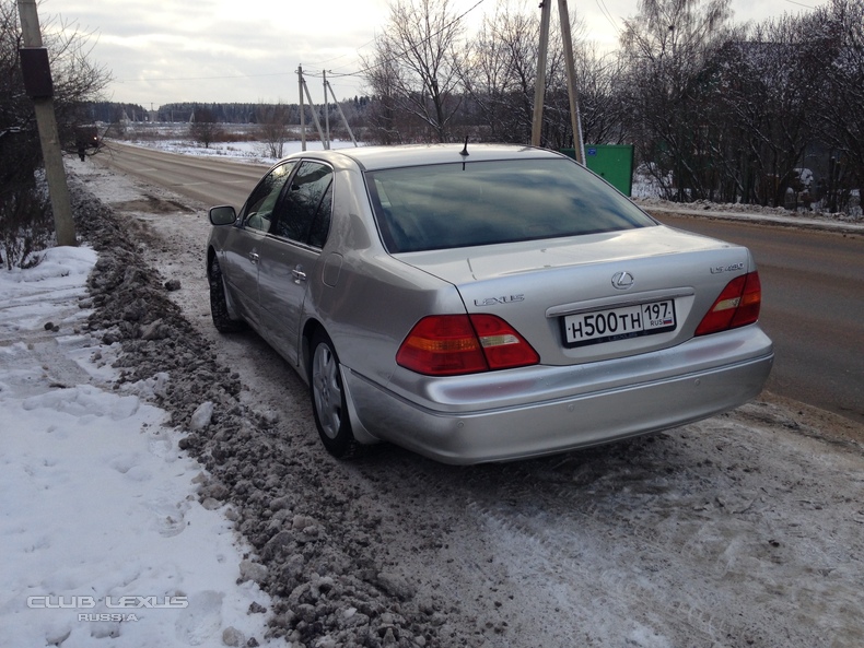 []  Lexus LS430 2003.