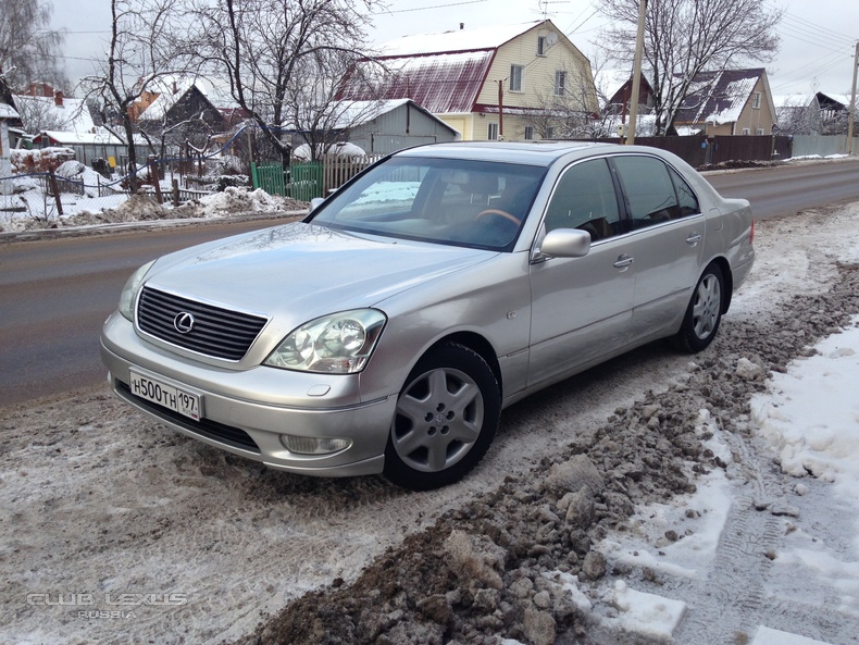 []  Lexus LS430 2003.