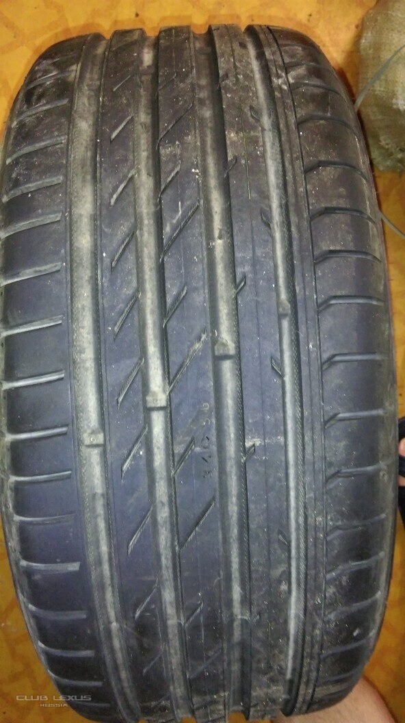   IS250 8jx17 ET45 Nokian Hakka Black. 