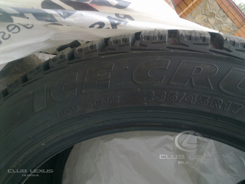   235/45 R17 -