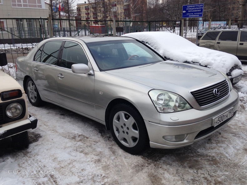 []  Lexus LS430 2003.