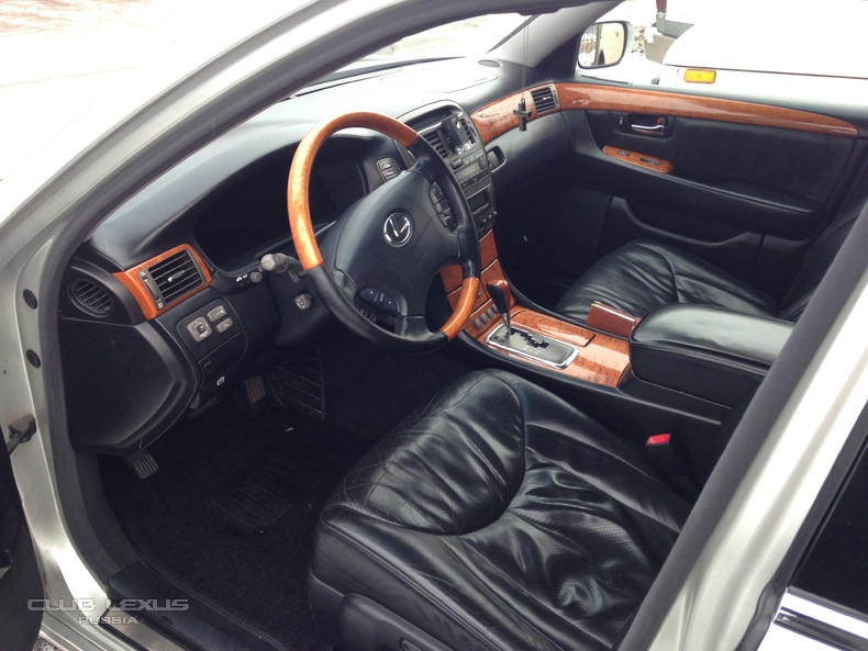 []  Lexus LS430 2003.