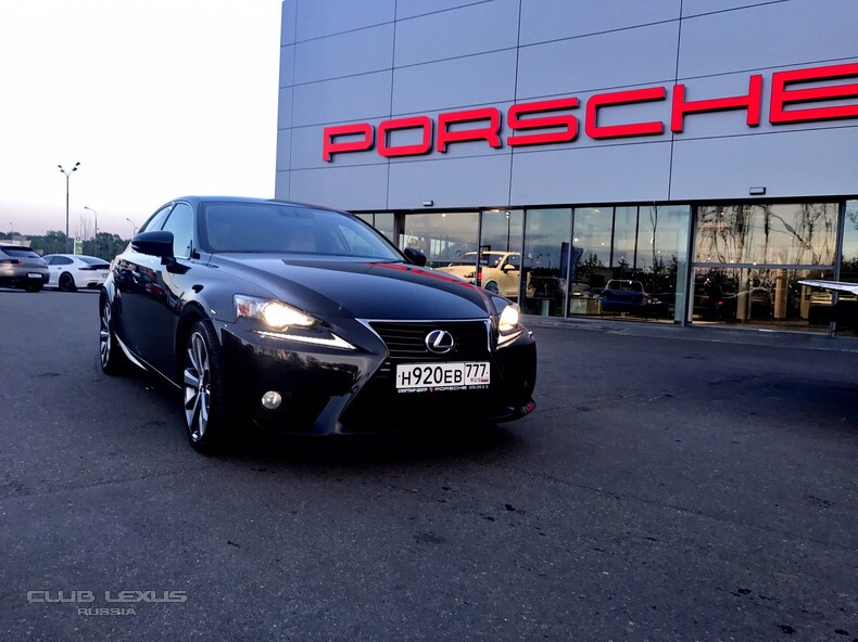  Lexus IS300h 2014. 