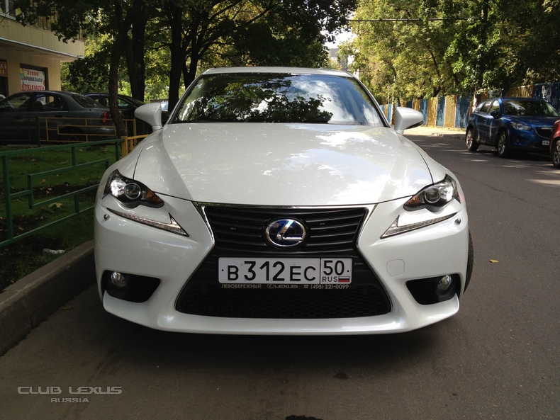  Lexus IS-300h  -  -