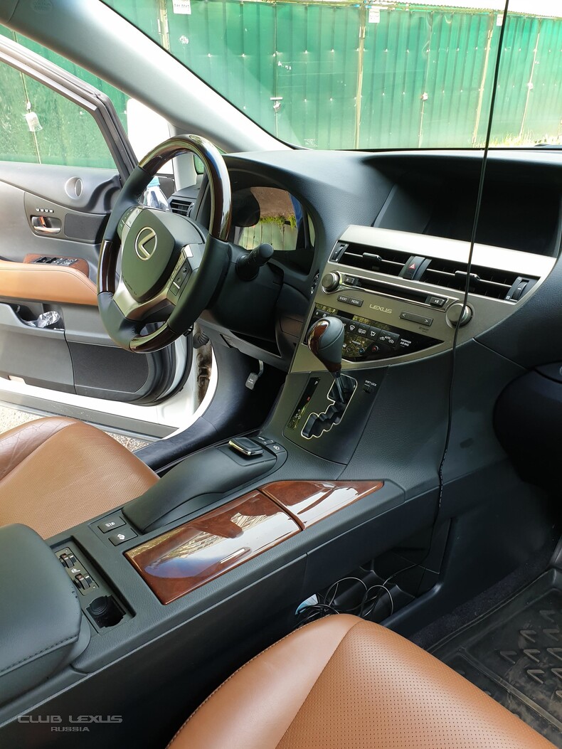  Lexus RX450H.