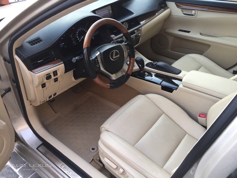  Lexus ES 300h 2013 .