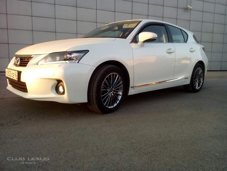  Lexus CT  