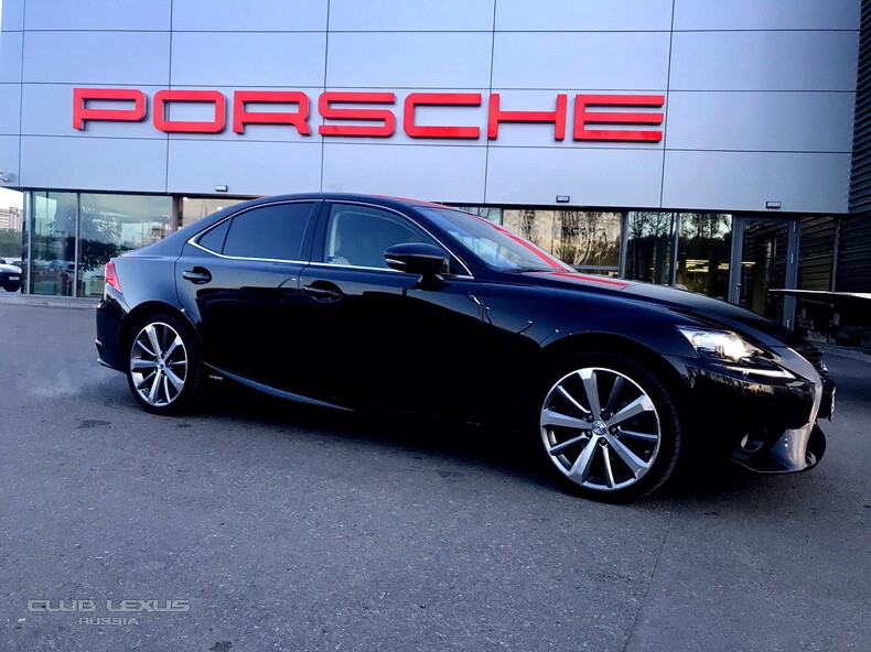  Lexus IS300h 2014. 