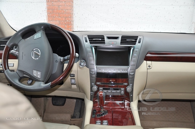 Lexus LS460