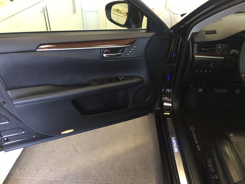  Lexus ES 300h 2014  .