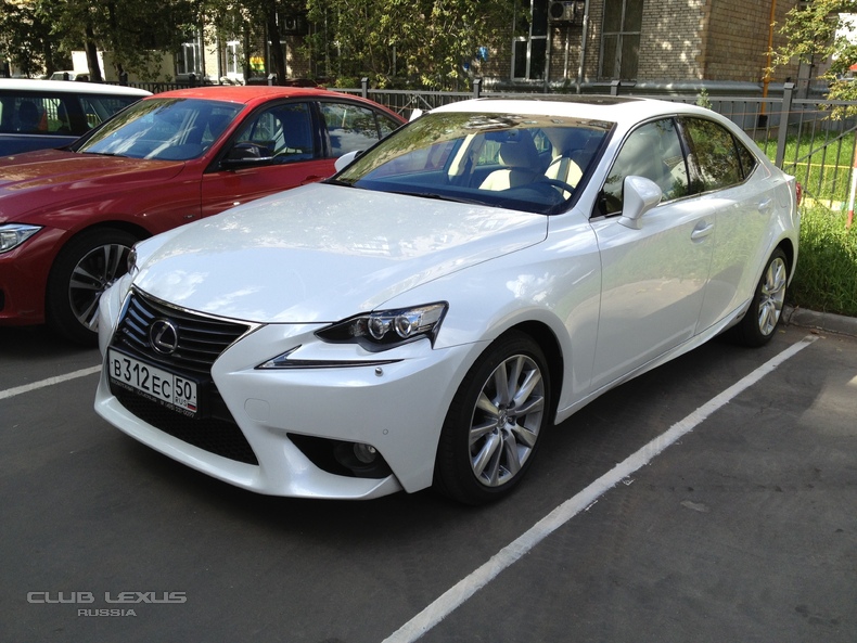  Lexus IS-300h  -  -