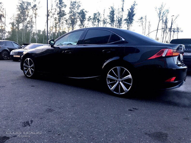  Lexus IS300h 2014. 