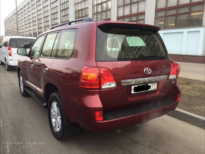 Toyota Land Cruiser 200 2012   47270  2390000