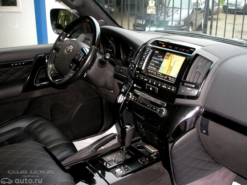Toyota Land Cruiser 200 2012   109254 2795000