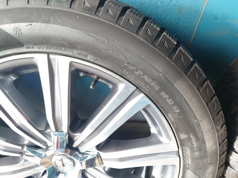      Lexus LX570 275 50 21