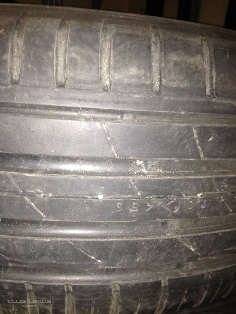 235/55R19 Nokian hakka Z  15 000 . 4 .