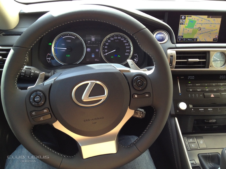  Lexus IS-300h  -  -