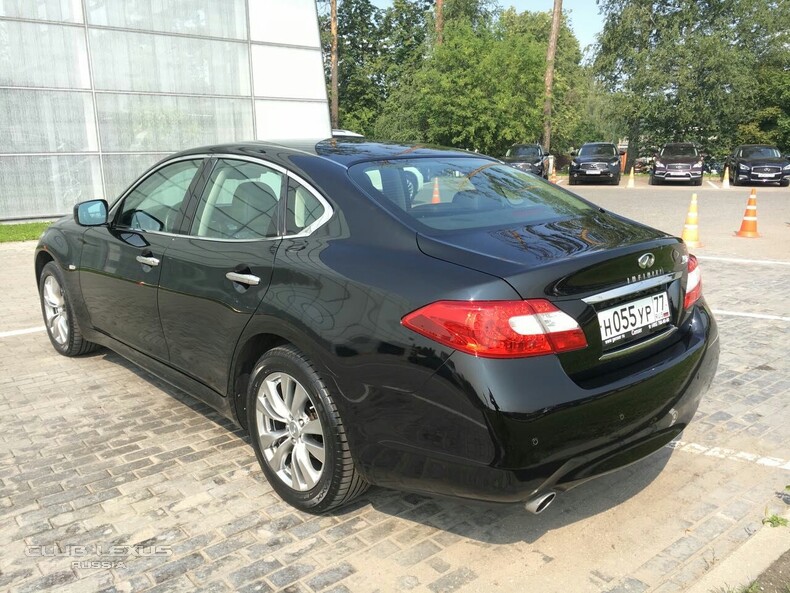  INFINITI M37 13 .