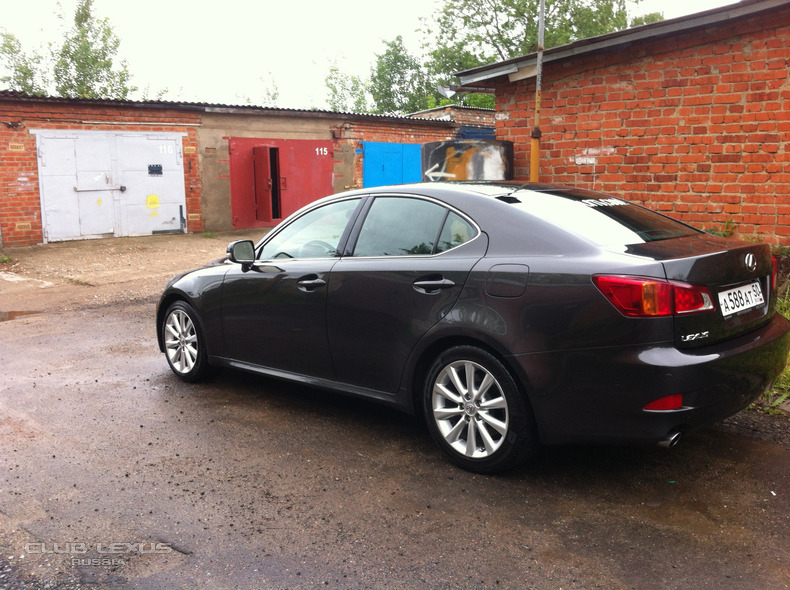   Lexus is 250 luxury   2009 .