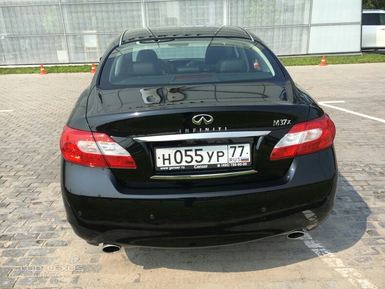  INFINITI M37 13 .