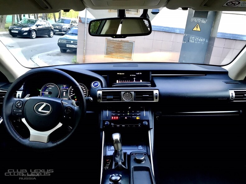  Lexus IS300h 2014. 