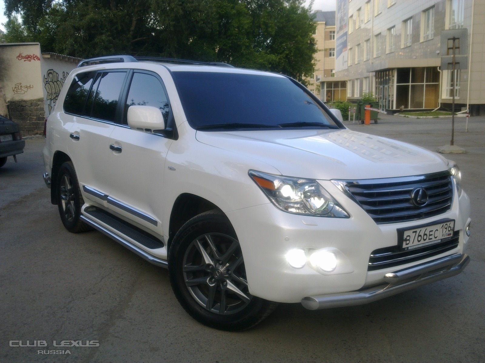 Lexus LX 570 2012 Р±РµР»С‹Р№