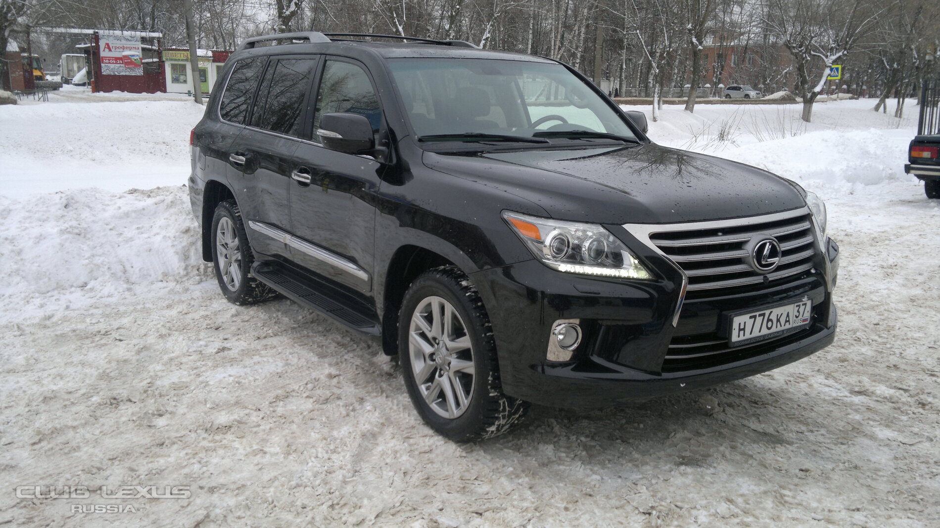 Продам Lexus LX 570 2013 года пробег 10000 км