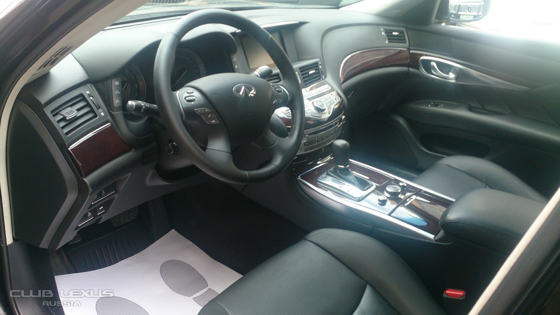 Infiniti M25 2010 черный пробег 146000 км 1 111 000 руб