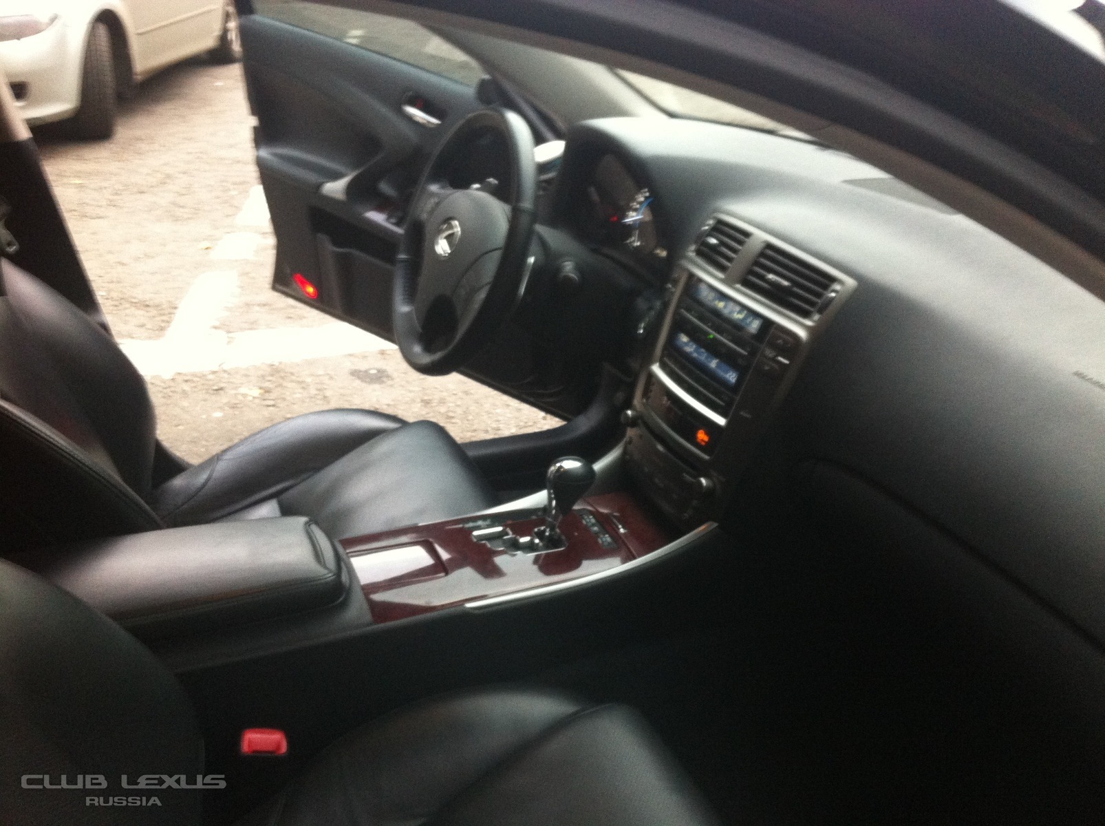 Куплю Lexus IS 250 2007-2008 год лимит 850тр