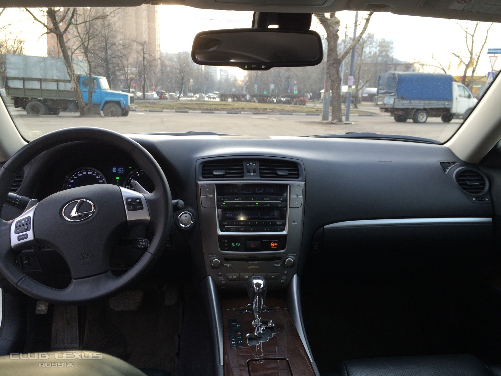 Продам Lexus is 250 2011