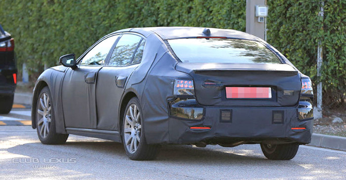  Lexus LS.      