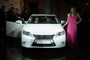   Lexus ES     -
