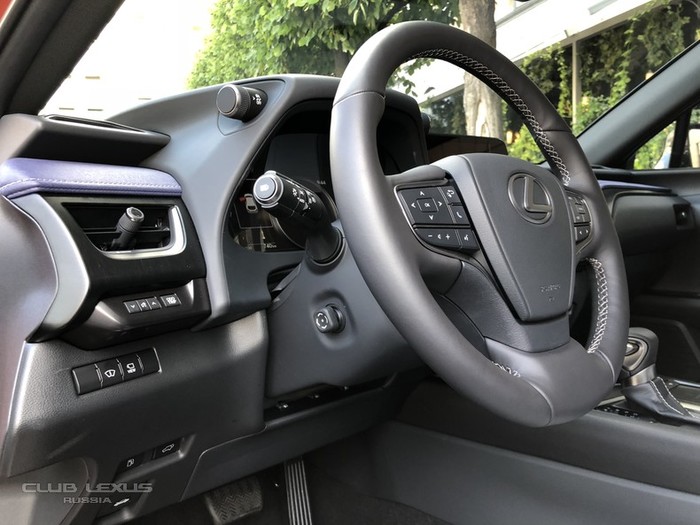 Lexus UX 250h - тест-драйв и обзор самого маленького!