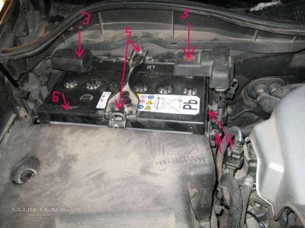 Лексус 570 аккумулятор где находится